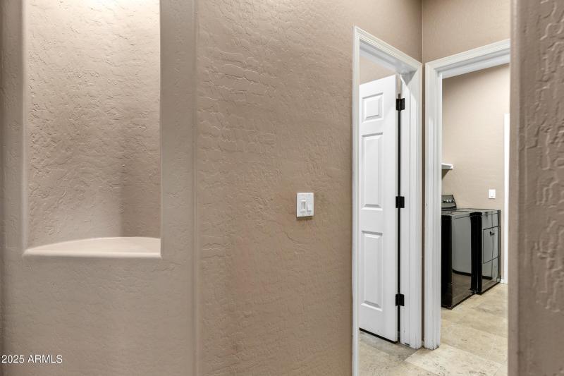 3033 W Redwood Ln-22