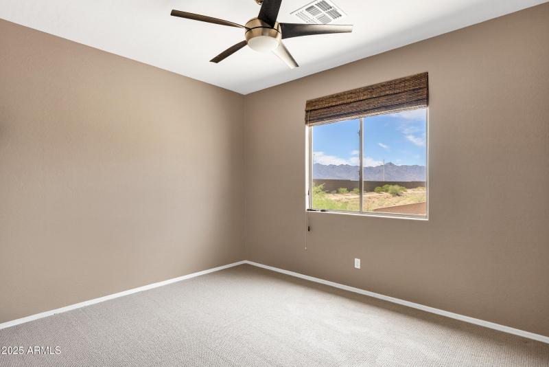 3033 W Redwood Ln-32