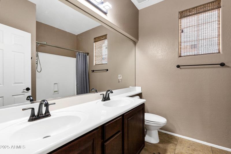 3033 W Redwood Ln-34