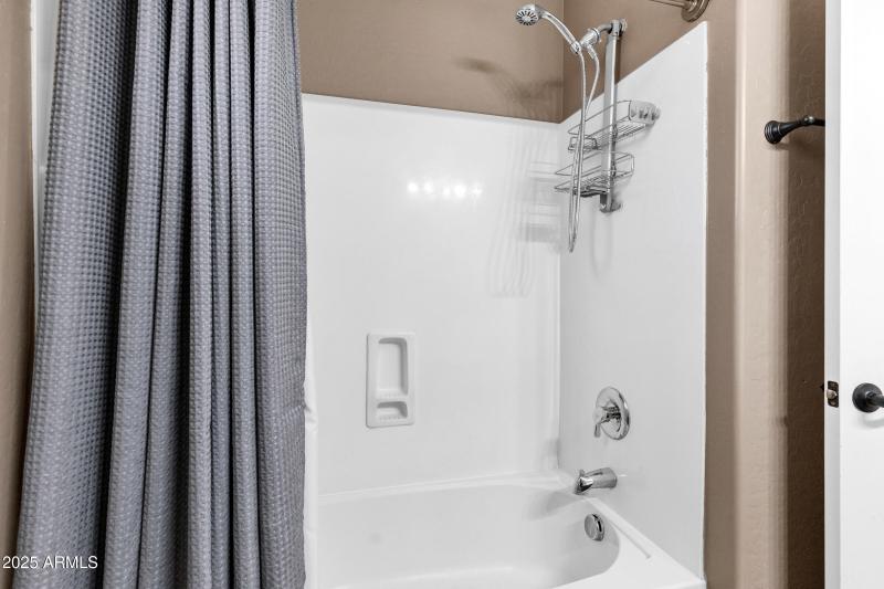 3033 W Redwood Ln-35