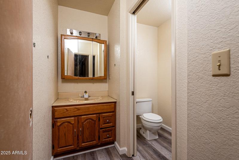 Guest Full Bathroom 1