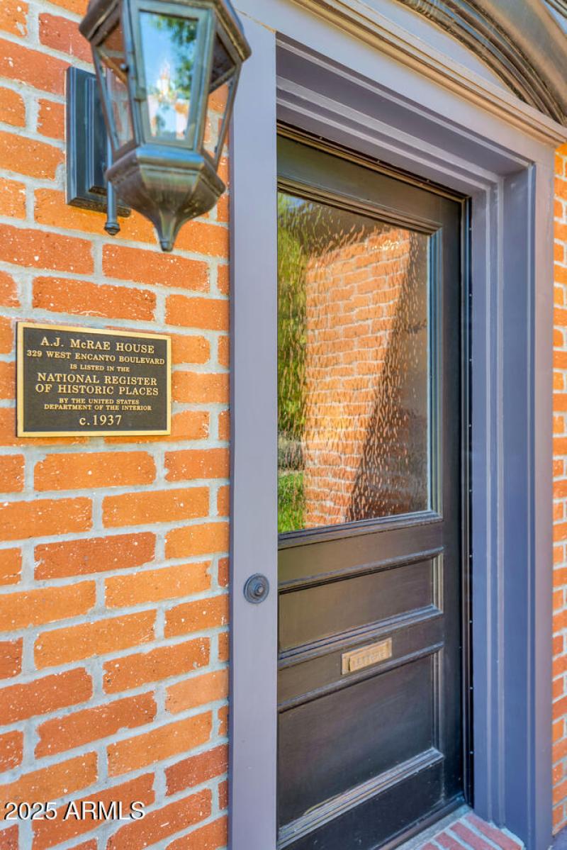 329 W Encanto Blvd-large-005-024-TOD9387