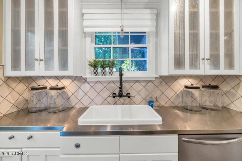 329 W Encanto Blvd-large-015-026-TOD9379