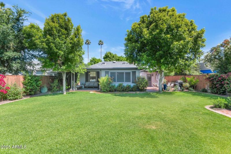 329 W Encanto Blvd-large-027-030-TOD9390