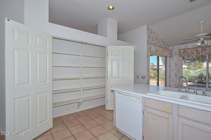 Kitchen-Pantry