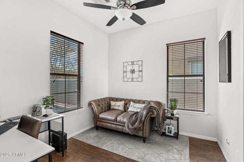 Sunny Zen room / Zoom / Bonus space