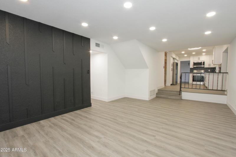 3371 W Grandview Rd-89