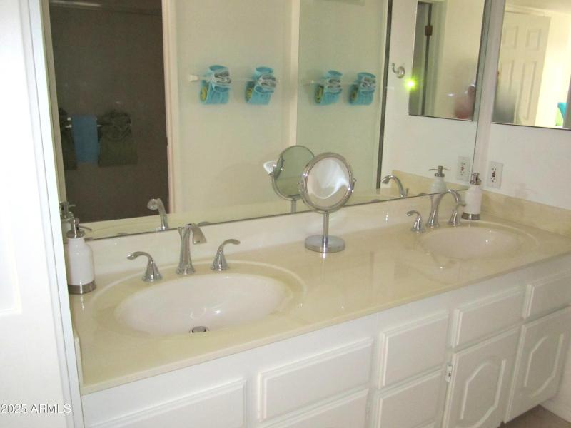 11 413 VANITY AREA