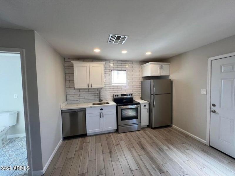 1529 E McKinley GH Pic 4