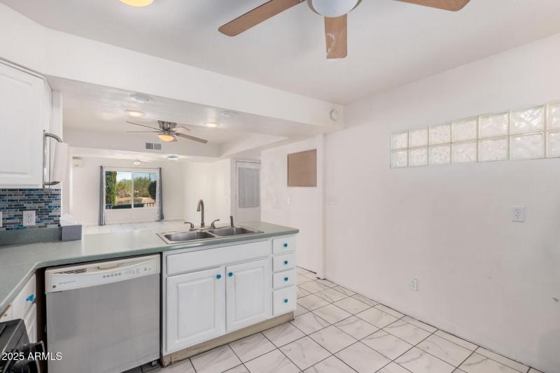 Stylish Kitchen with Modern Touch