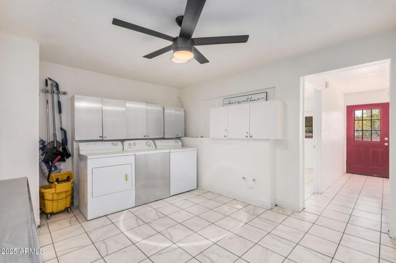 Oversized Laundry With Storage
