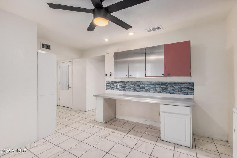 Bonus Kitchenette With Fan