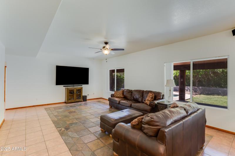 7326 W Pershing Ave-14