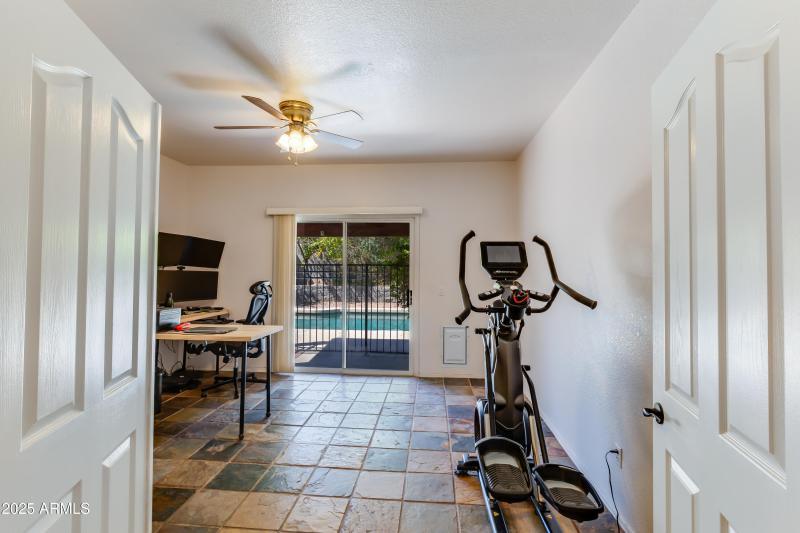 7326 W Pershing Ave-18