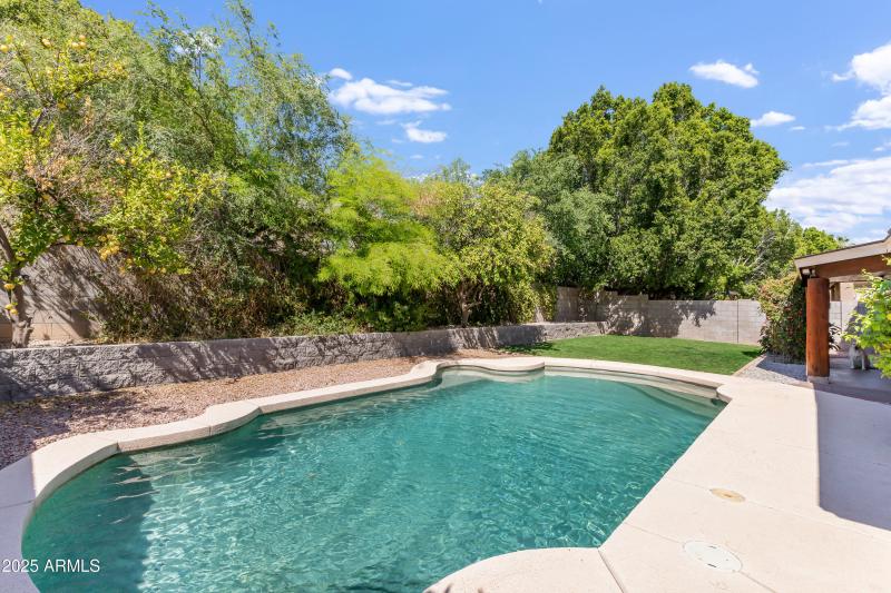 7326 W Pershing Ave-35