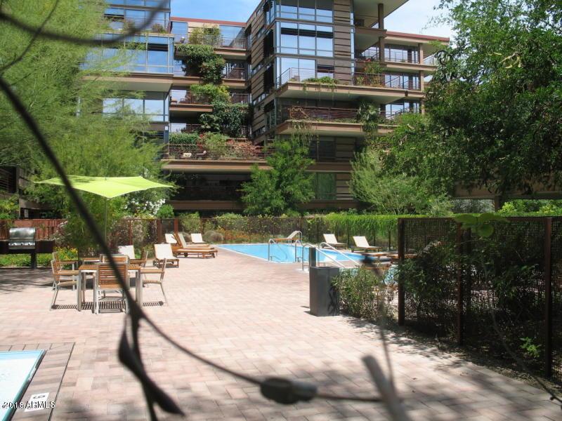 20111215211407312557000000-o