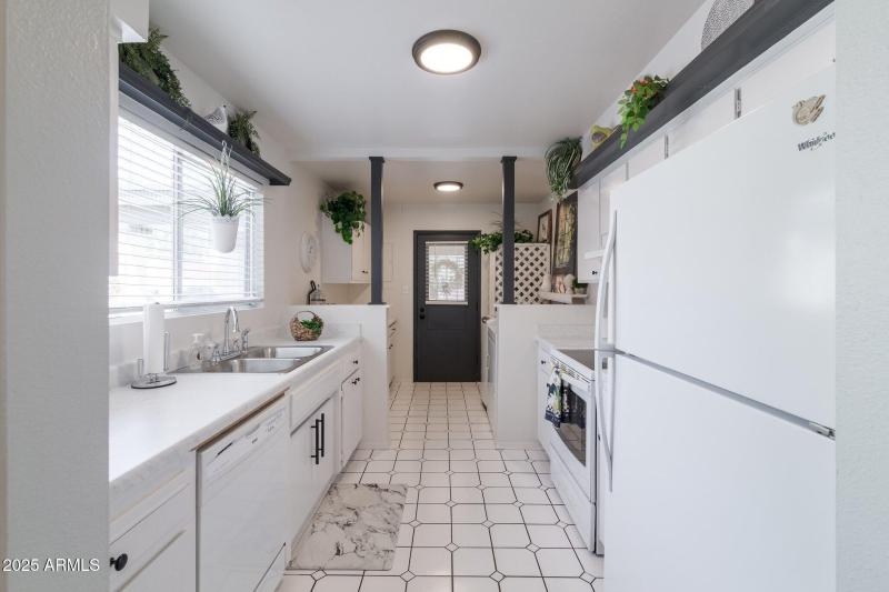 Country Club Way (19).jpg-SMALL