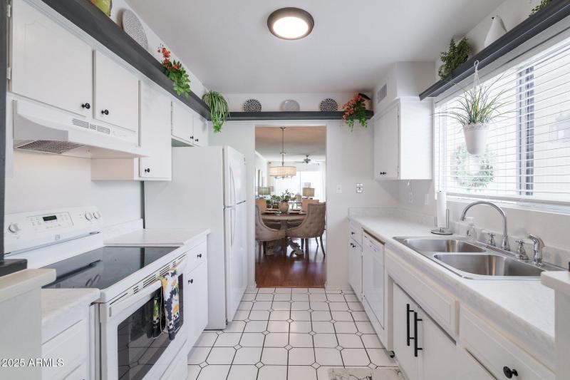 Country Club Way (20).jpg-SMALL