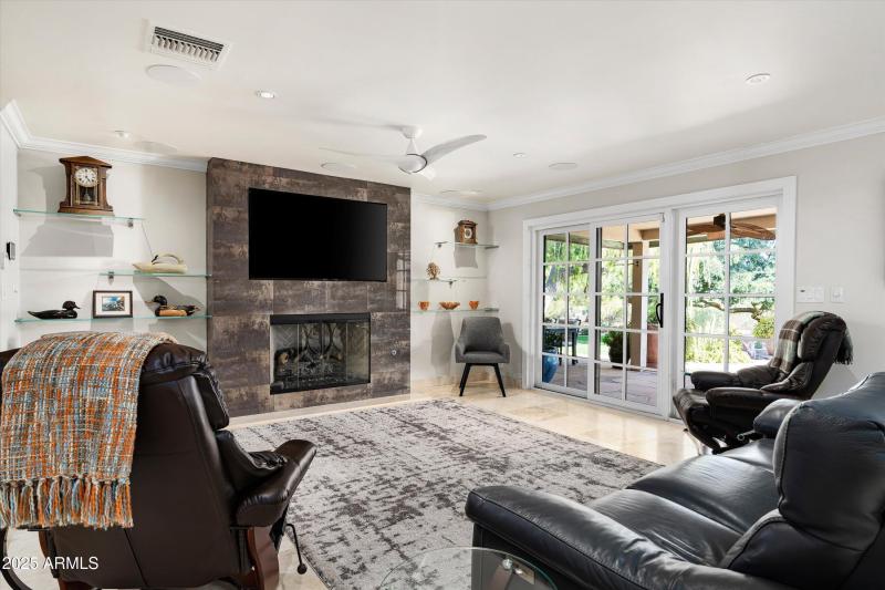 20-3901 E San Miguel Ave (20 of 91)