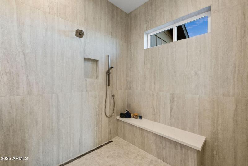 38-Primary Bathroom_4