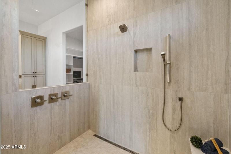 39-Primary Bathroom_5