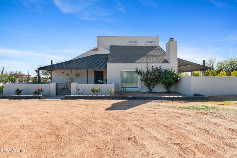 Front Courtyard & Entrance