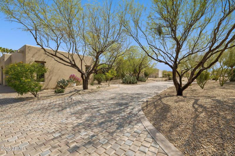 2-web-or-mls-29717-n-141st-pl