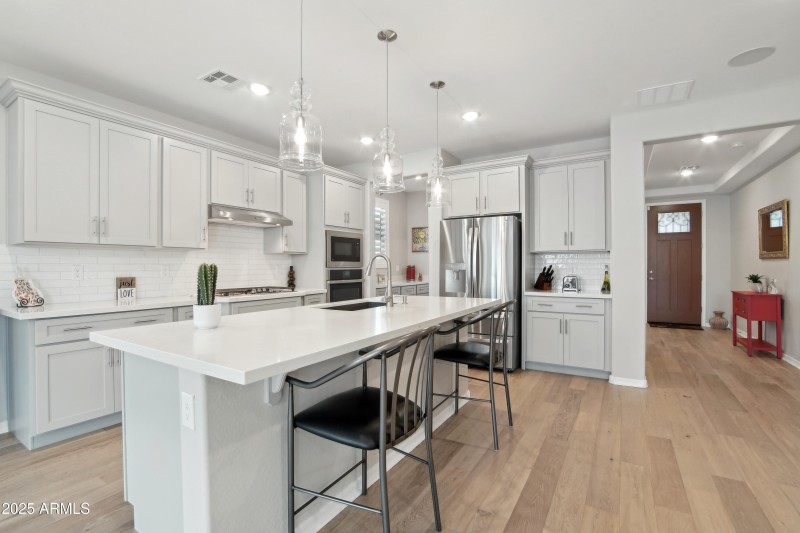 11-print-N Pioneer Dr-2604-011