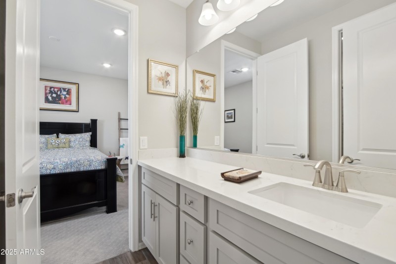 28-print-N Pioneer Dr-2604-028