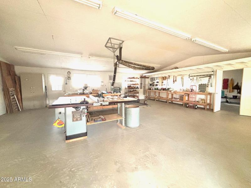 Ceiling-mounted vacuum