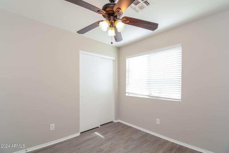 013-photo-bedroom-8256707