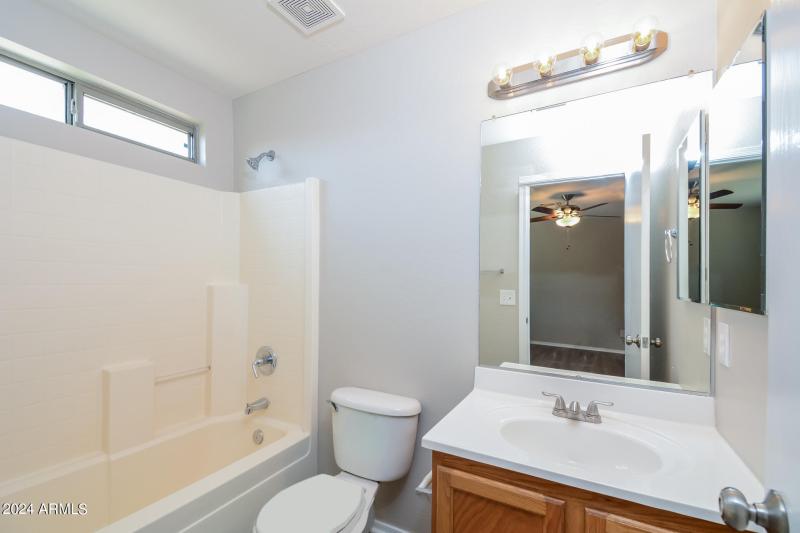 014-photo-bathroom-8256708