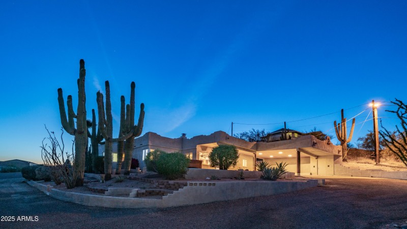 612 N Signal Butte Rd Exterior Photos-3