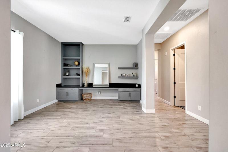 11807 W Parkway Lane