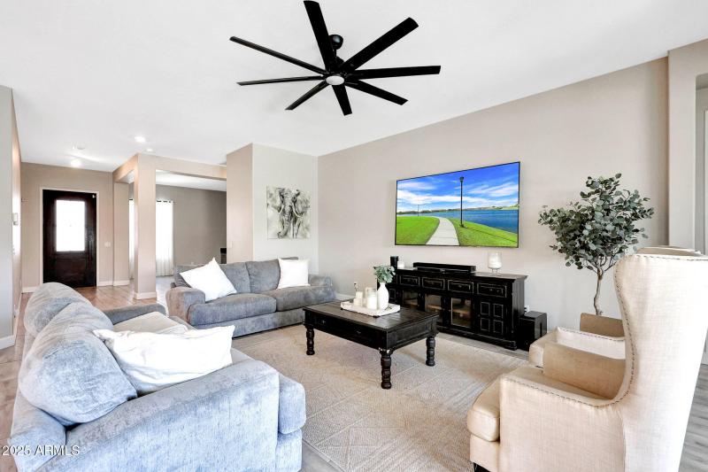 11807 W Parkway Lane