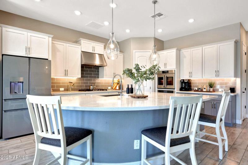 11807 W Parkway Lane