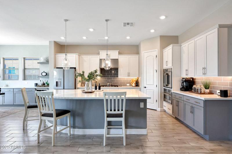 11807 W Parkway Lane