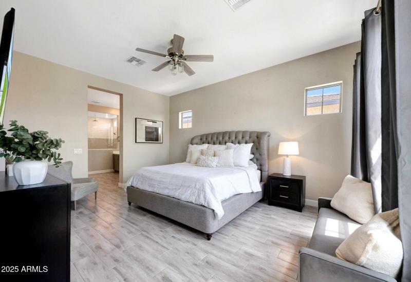 11807 W Parkway Lane