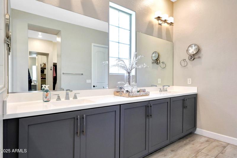 11807 W Parkway Lane