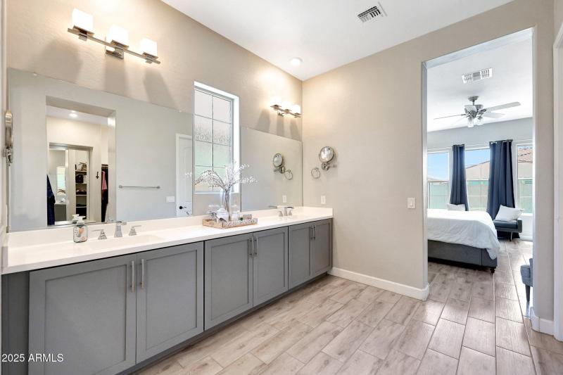 11807 W Parkway Lane