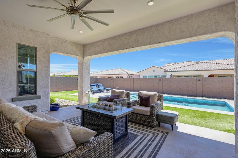 11807 W Parkway Lane