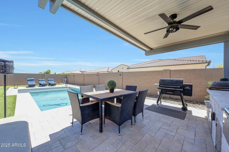 11807 W Parkway Lane