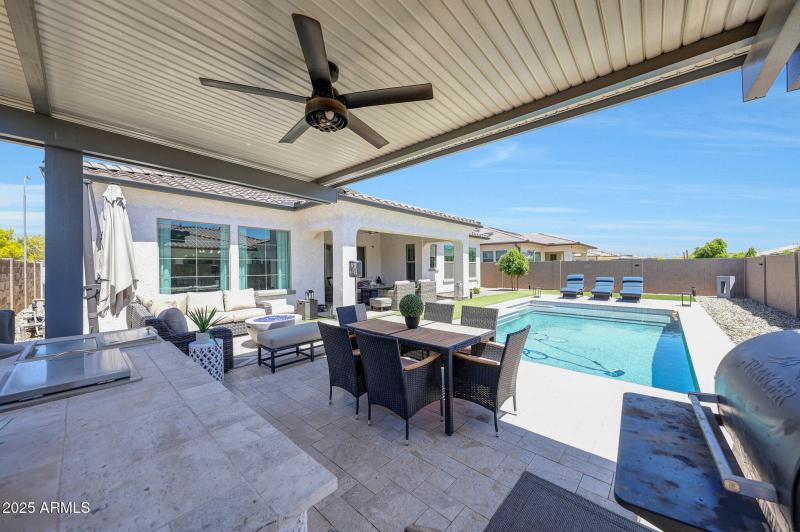 11807 W Parkway Lane