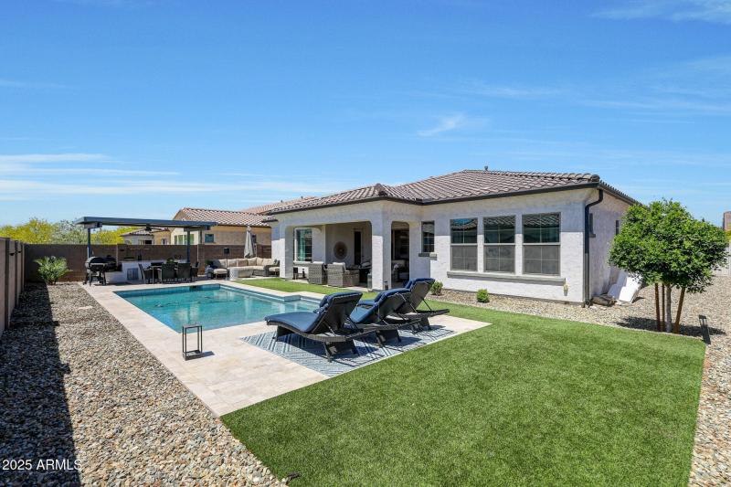 11807 W Parkway Lane