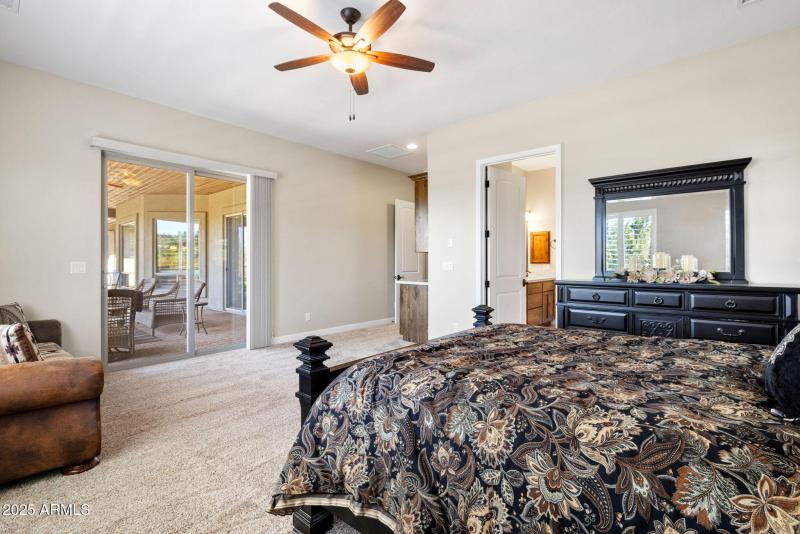 21-Primary Bedroom (4)