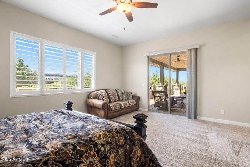 22-Primary Bedroom (5)