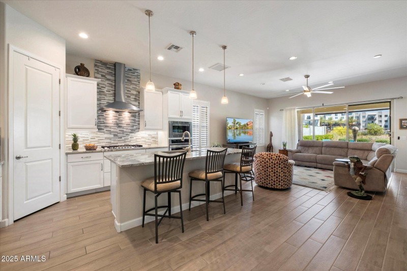 03-Spacious Great Room Living