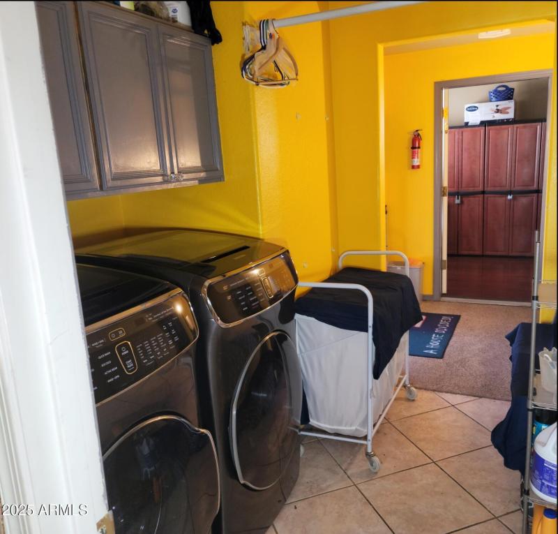 20 Hope laundry room