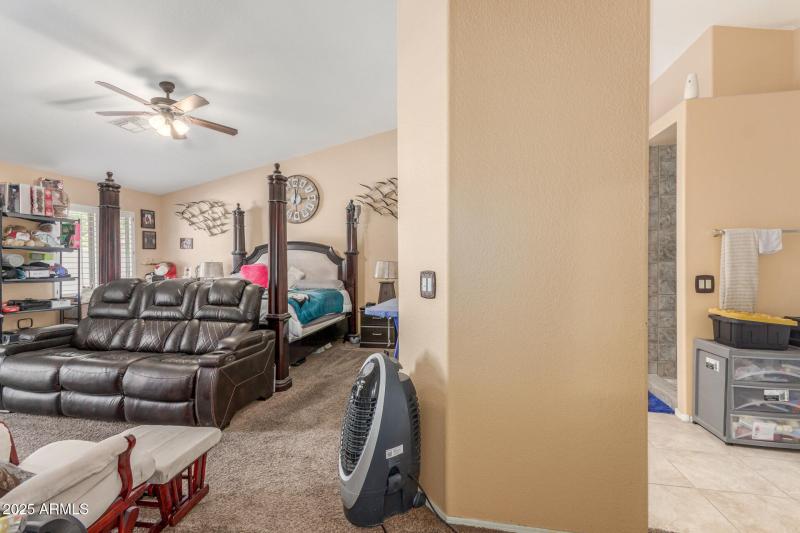 24 Hope Master bedroom