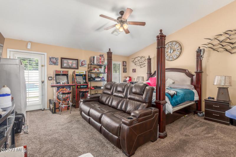 25 Hope Master bedroom